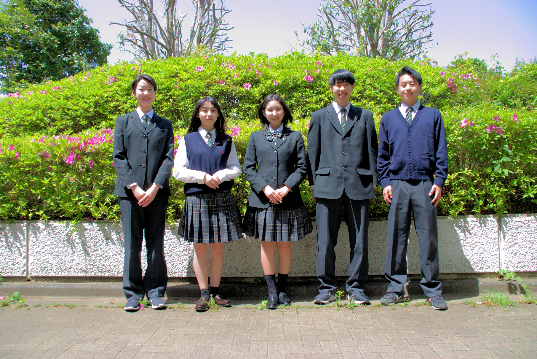 代表的な男女の制服の写真