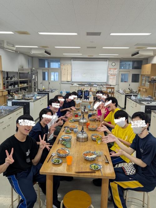 3みんなで一緒にいただきます（3日目の昼食）