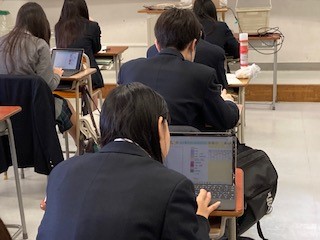 授業写真（タブレット使用）