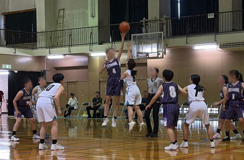 ３