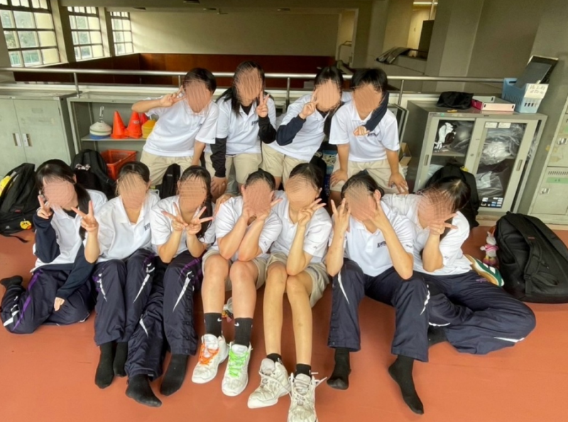 ４