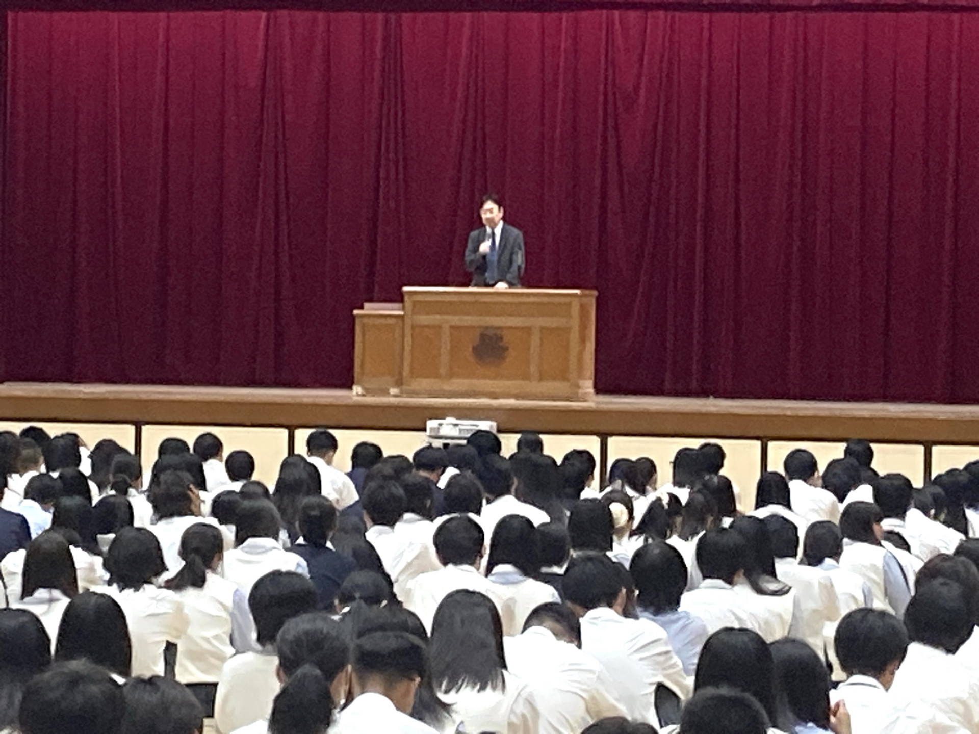 R8二学期始業式01
