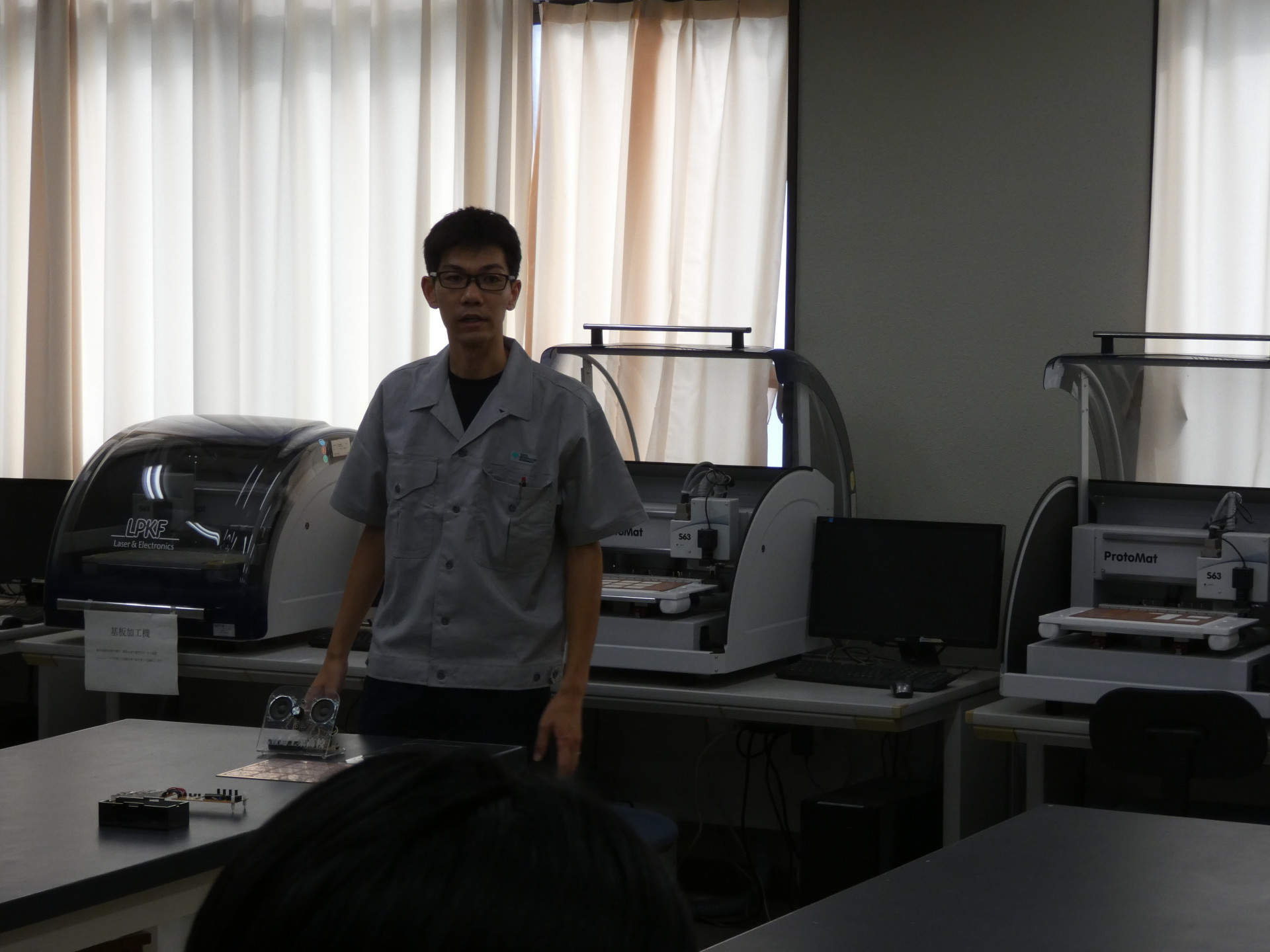 12.校内見学(電気系).JPG