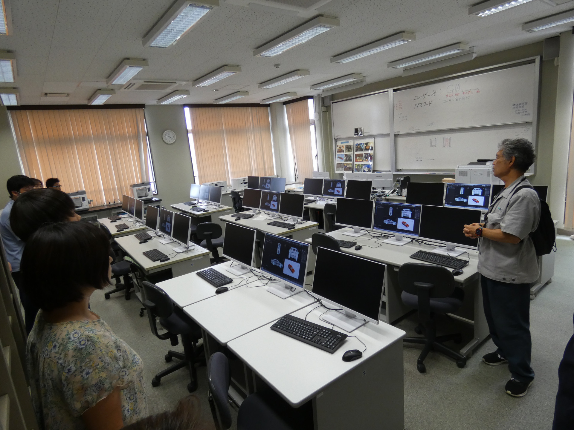 18.校内見学(電気系).JPG