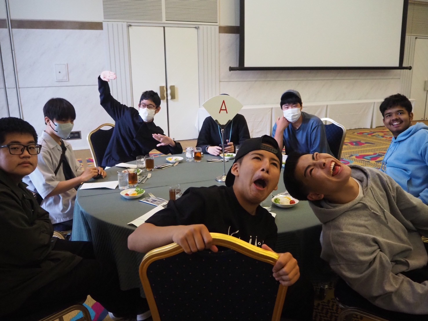 2.ホテルでの昼食の様子