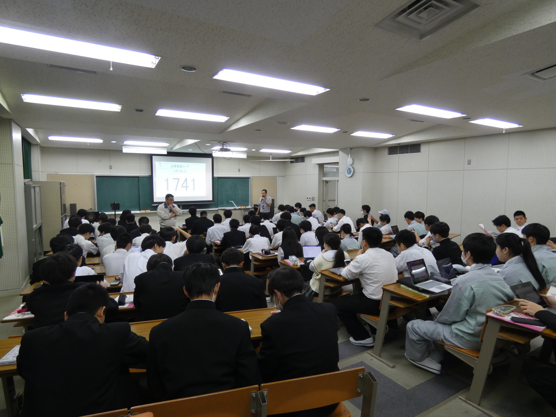 2.朝学習取組み中.JPG