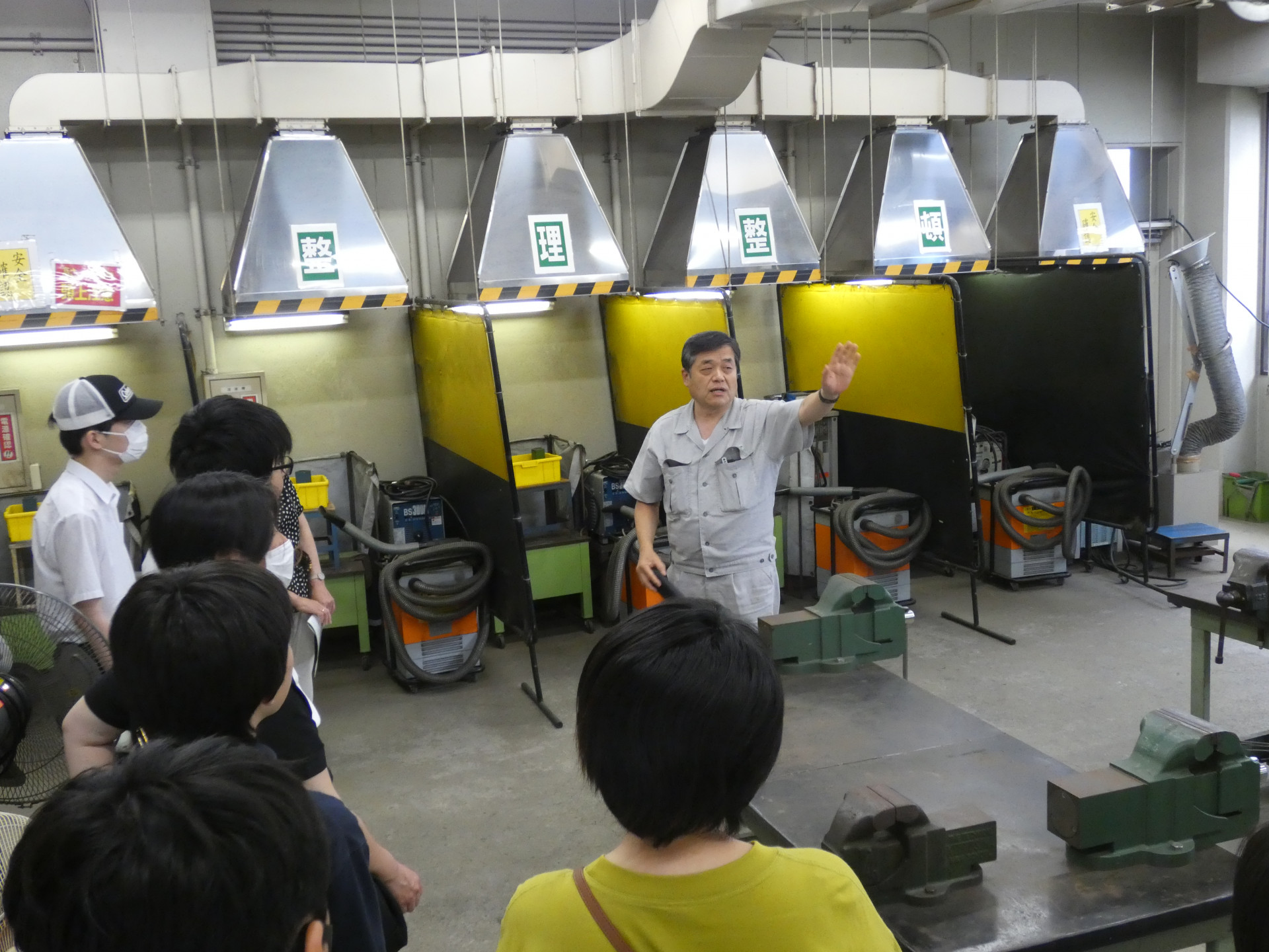 23.校内見学(機械系).JPG