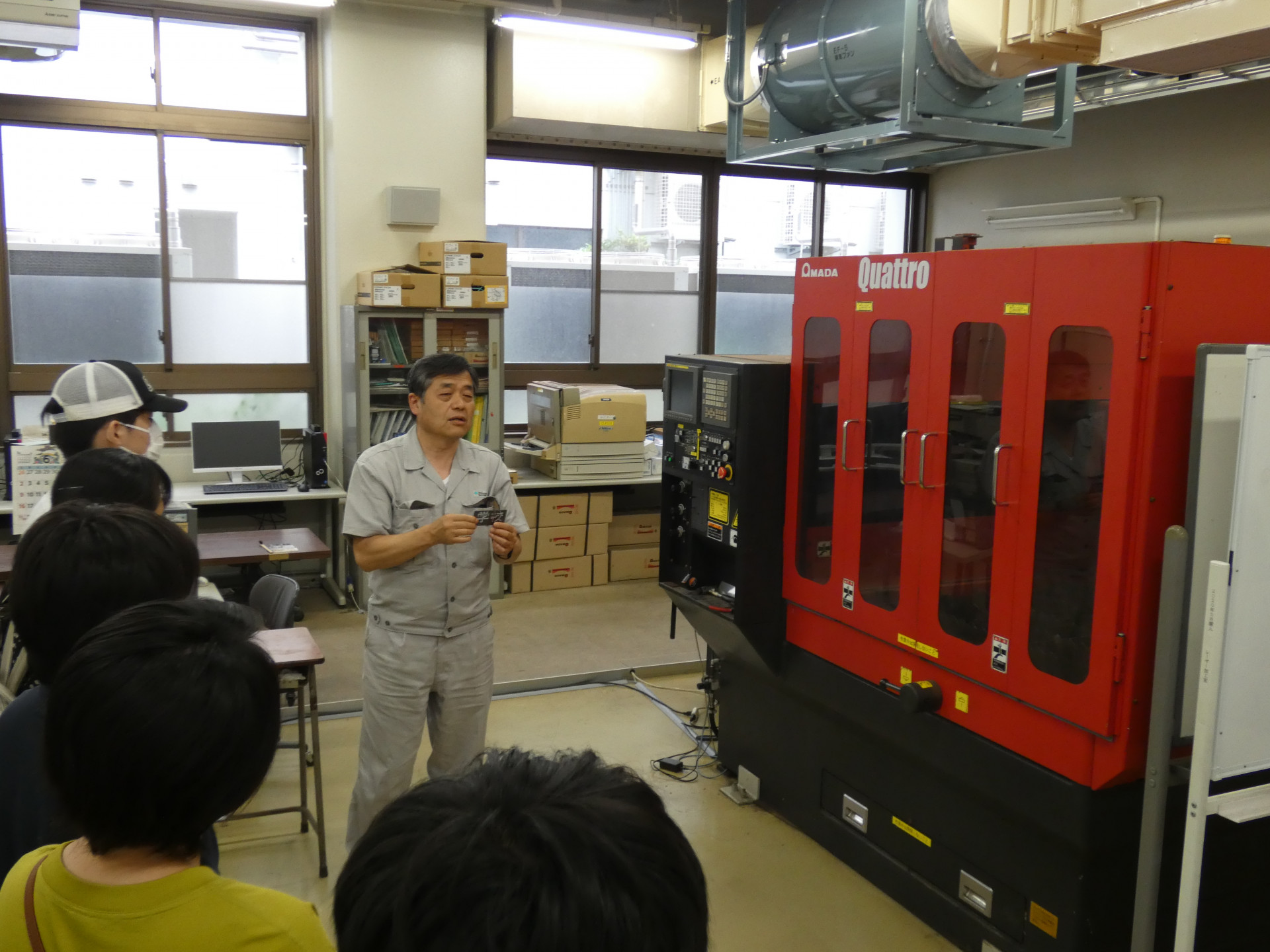 26.校内見学(機械系).JPG
