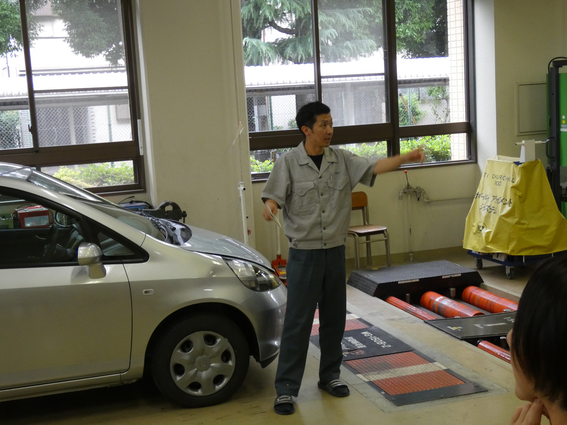 28.校内見学(機械系).JPG