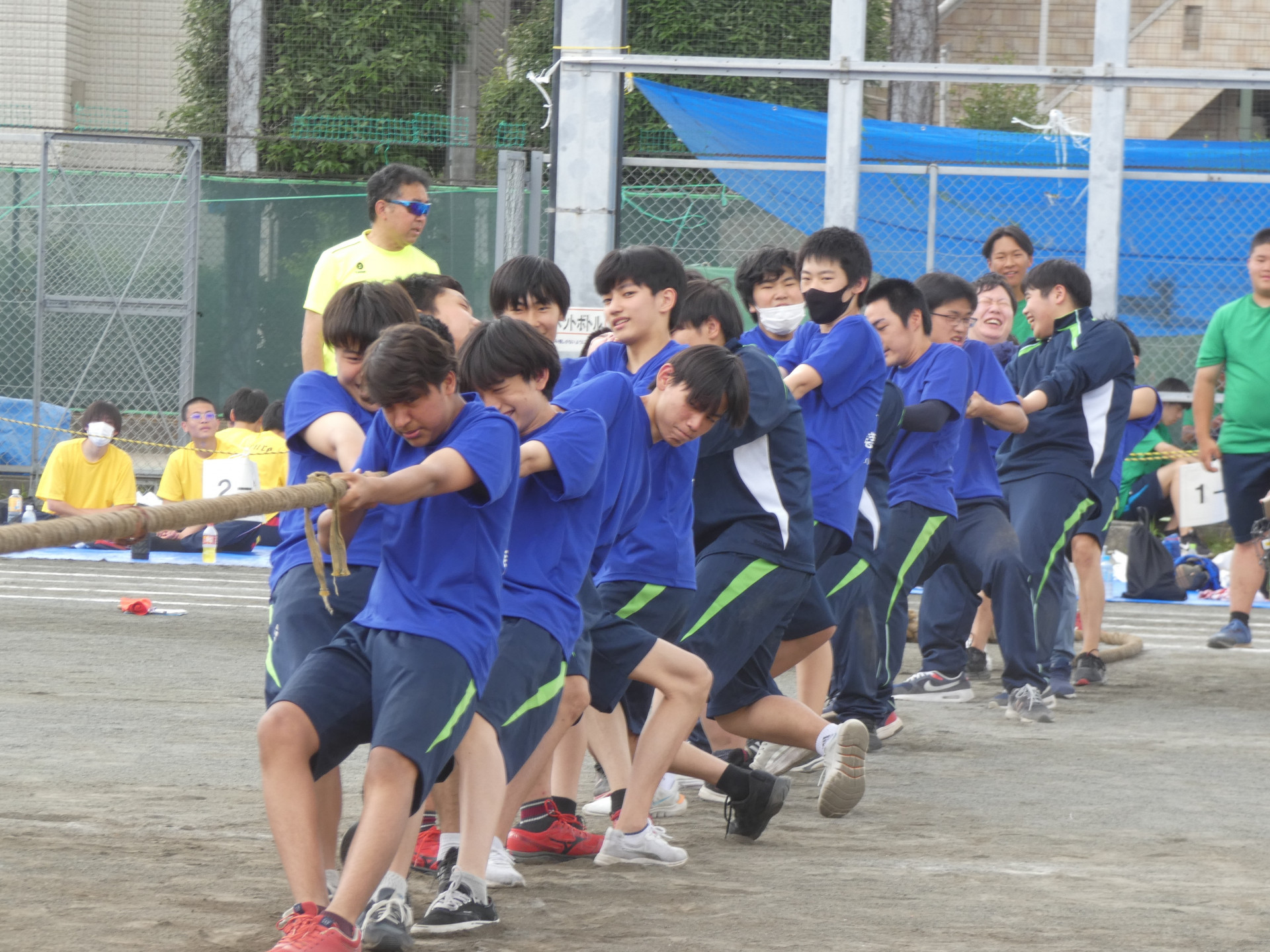34.1学年綱引き(修正版).JPG