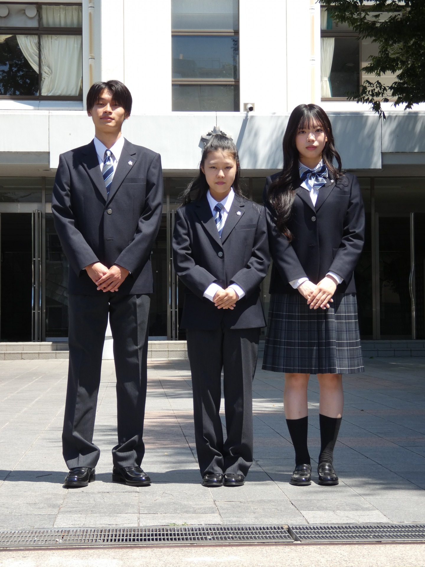 令和7年度からの代表的な男女の制服の写真
