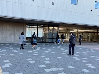 ②
