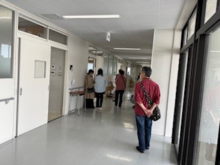 ②