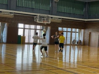 ②