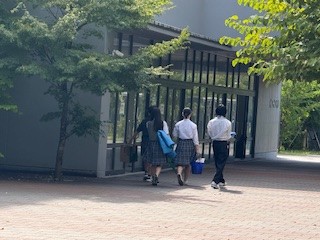 ②