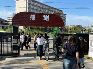 ②