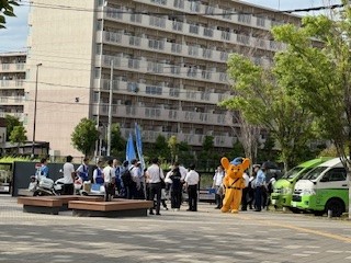 ③
