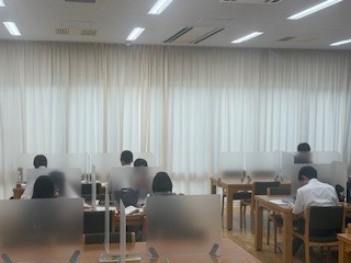 ③