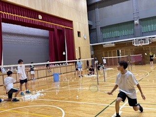 ③