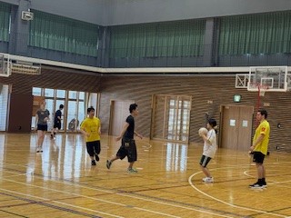 ③