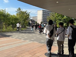 ③