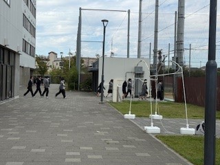 ③