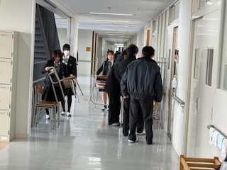 ③