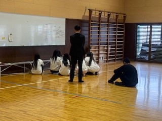 ④