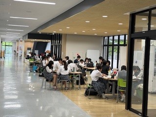 ⑧