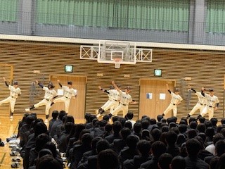 ⑯