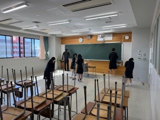 ⑯