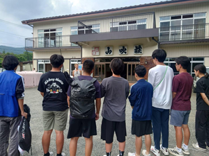 硬式テニス合宿1_宿へ挨拶