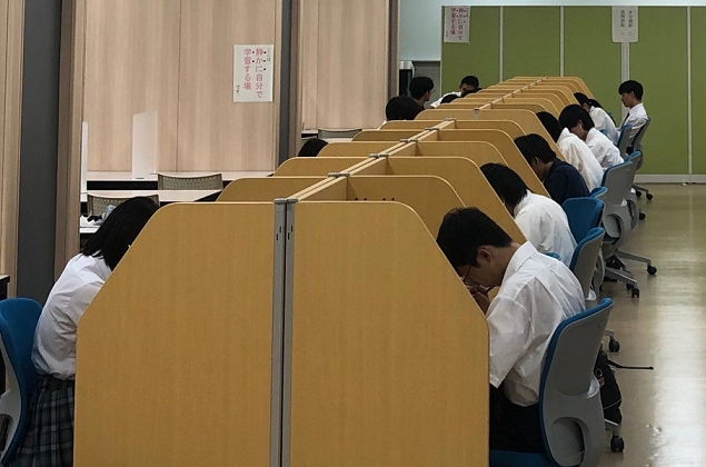自習室朝３