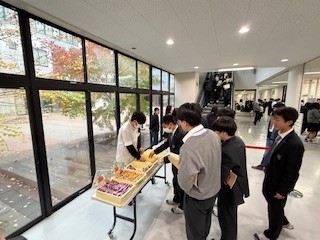 １