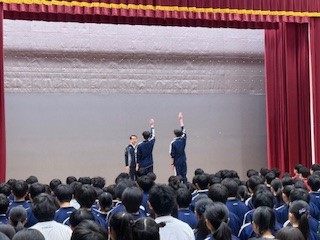 １２