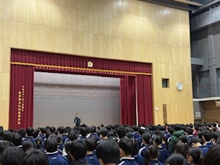 １３