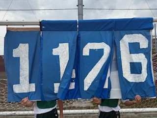 １６