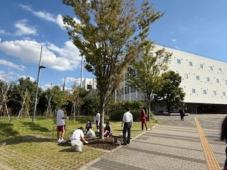 ２