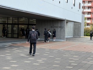 ２