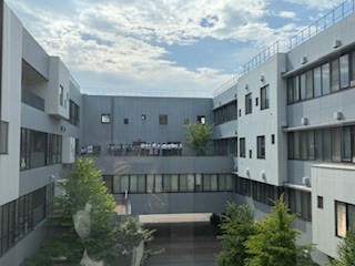 ２