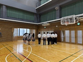 ２