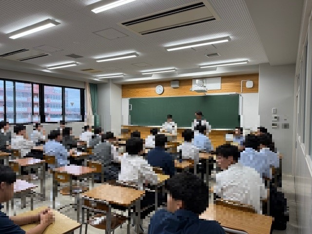 ３