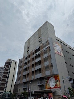 ３