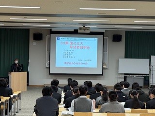 ４