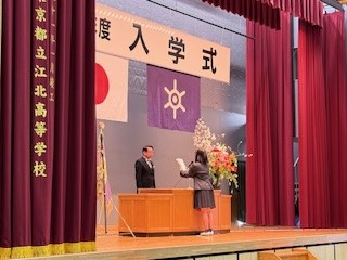 ４