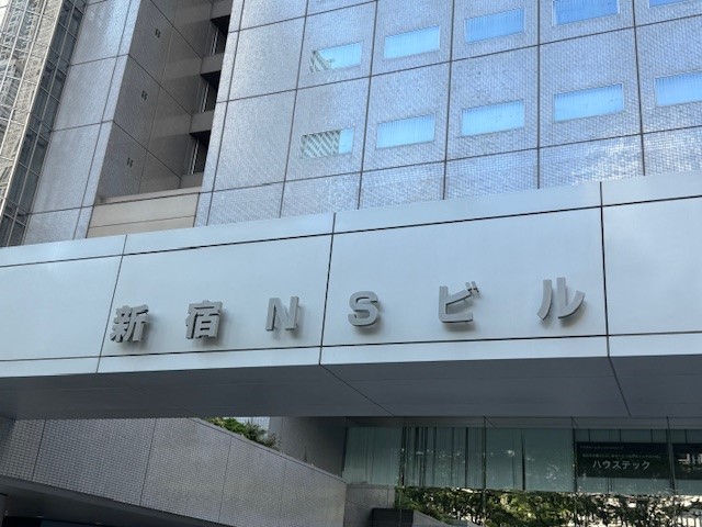 ４