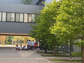 ５
