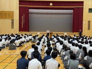 ５