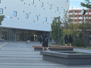 ５