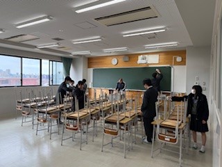 ５